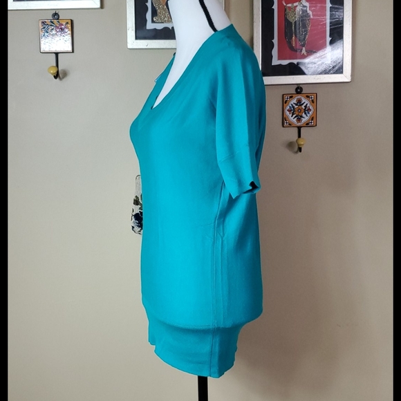 Ann Taylor LOFT green v neck shirt - Picture 2 of 8